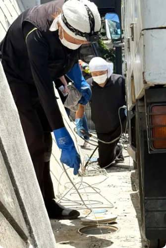 清掃作業中の写真